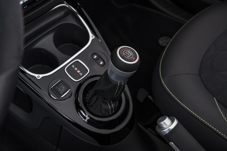 Детали интерьера Smart ForTwo Ultimate E by Brabus (A453) 2019 года  (фото 7 из 11)